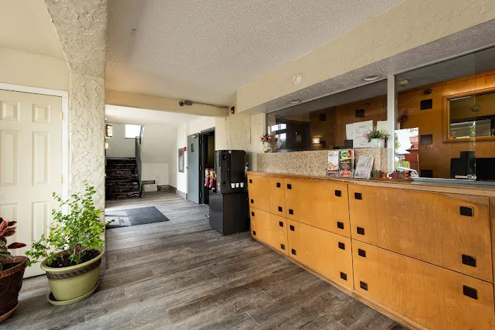 Regency Inn & Suites 5