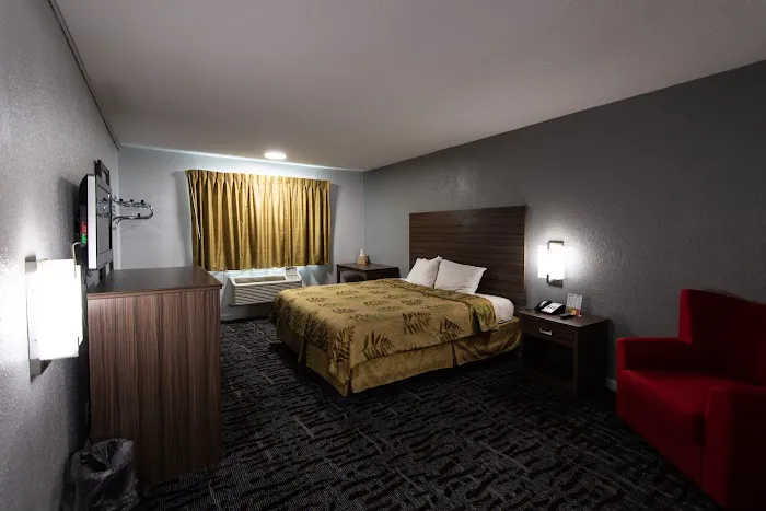 Regency Inn & Suites 5