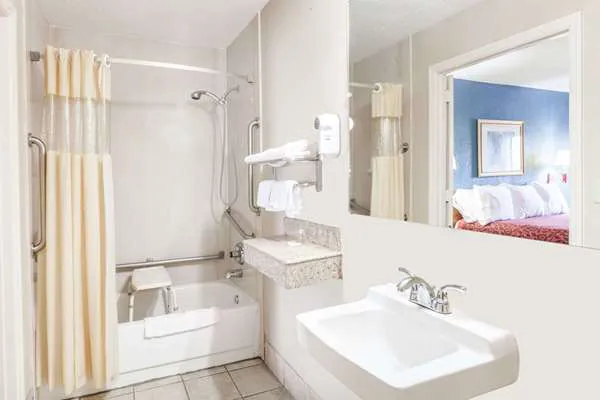 Days Inn by Wyndham Nashville North/Opryland Area 5