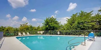 Super 8 by Wyndham Nashville/ Dntn/ Opryland Area