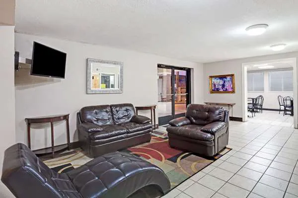 Super 8 by Wyndham Nashville/ Dntn/ Opryland Area 5