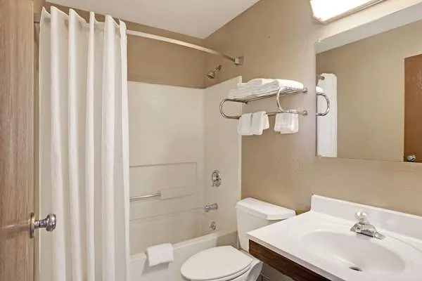 Super 8 by Wyndham Nashville/ Dntn/ Opryland Area 5