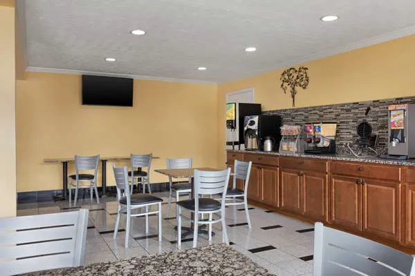 Super 8 by Wyndham Whites Creek/ Nashville NW Area 5