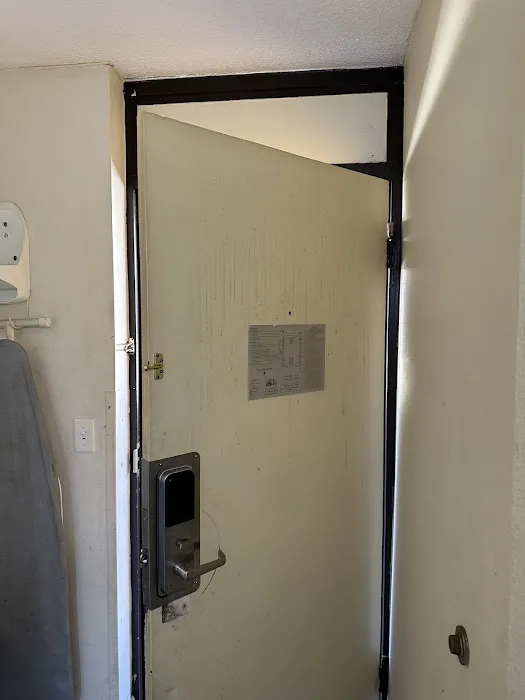 Executive Inn & Suites 5