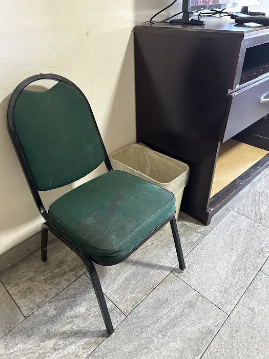 Executive Inn & Suites 5