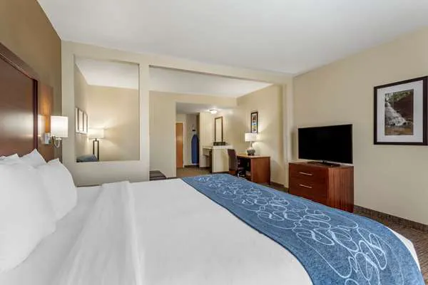 Comfort Suites At Rivergate Mall 4