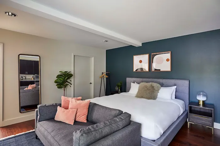 12 South Guest House 5