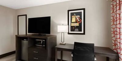 La Quinta Inn & Suites by Wyndham Goodlettsville - Nashville