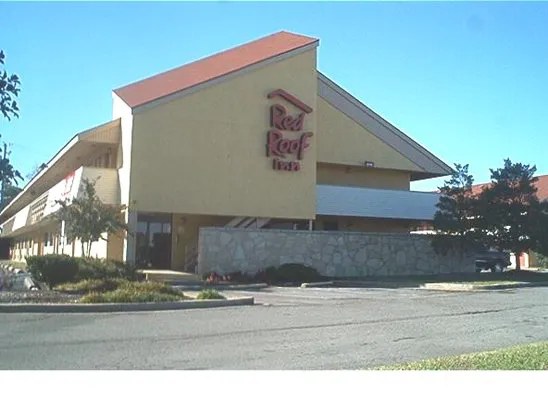 Red Roof PLUS+ Nashville North - Goodlettsville 4