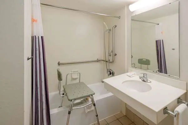 La Quinta Inn by Wyndham Nashville South 5