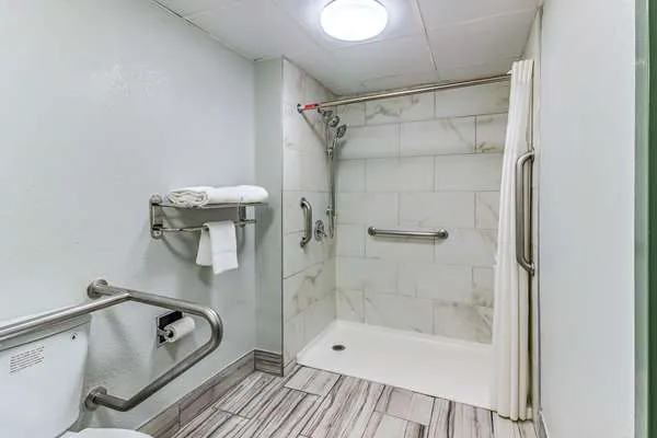 Quality Inn 4