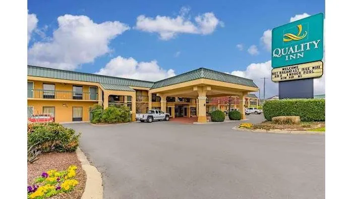 Quality Inn 4