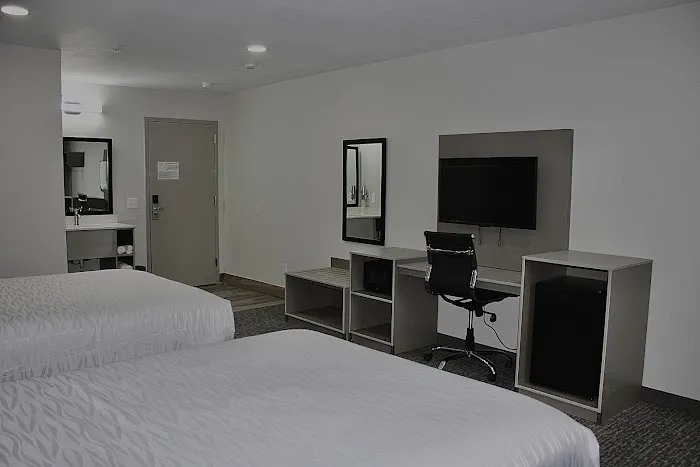 Hummingbird Hotel 4