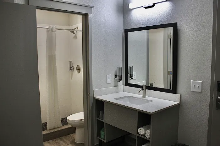 Hummingbird Hotel 4