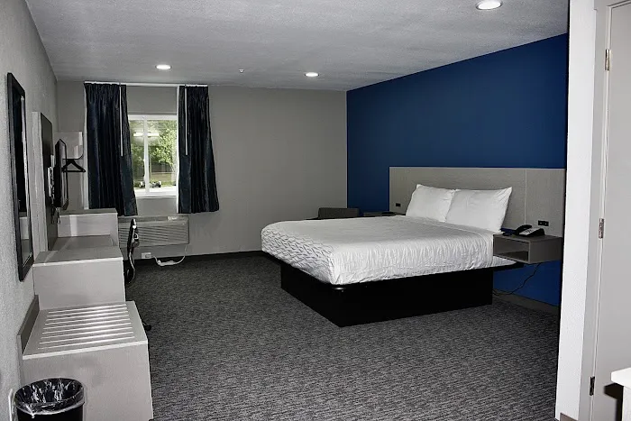 Hummingbird Hotel 4