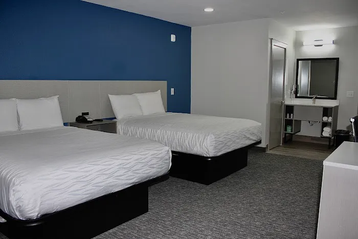 Hummingbird Hotel 4