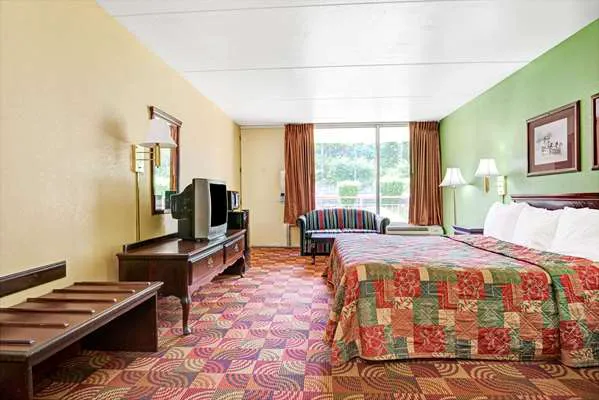 Super 8 by Wyndham Nashville Near Downtown / I-40 5