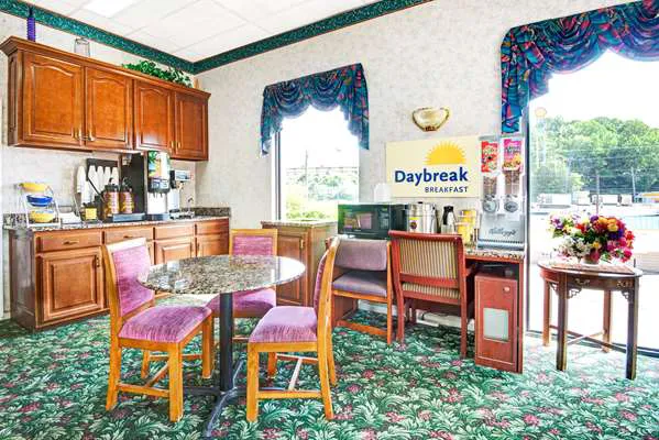 Super 8 by Wyndham Nashville Near Downtown / I-40 5