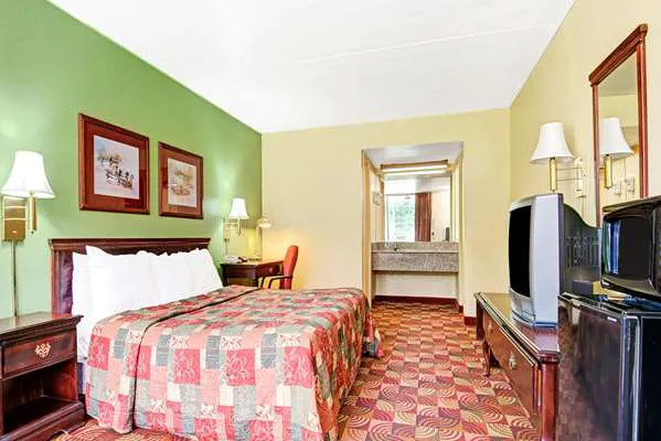 Super 8 by Wyndham Nashville Near Downtown / I-40 5