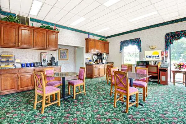 Super 8 by Wyndham Nashville Near Downtown / I-40 5