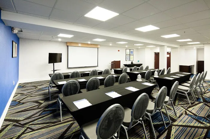Holiday Inn Express & Suites Nashville - Brentwood I-65 by IHG 4