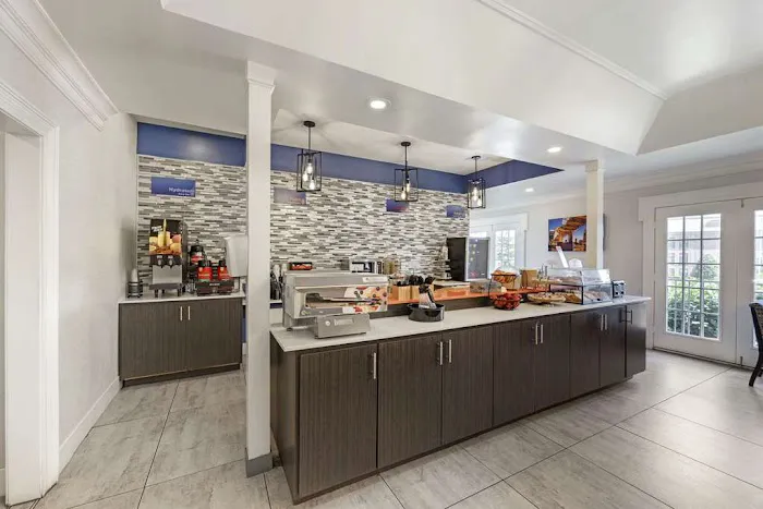 Best Western Brentwood 4