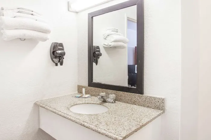 Travelodge - Nashville TN 4