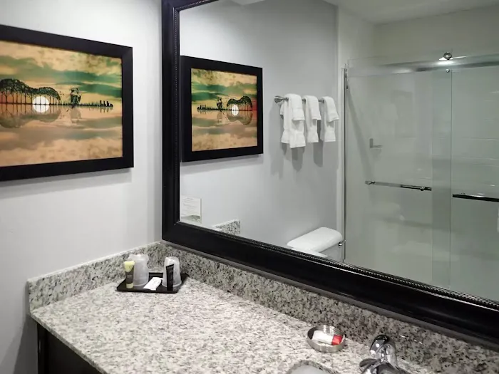 Brentwood Suites, Ascend Hotel Collection 5