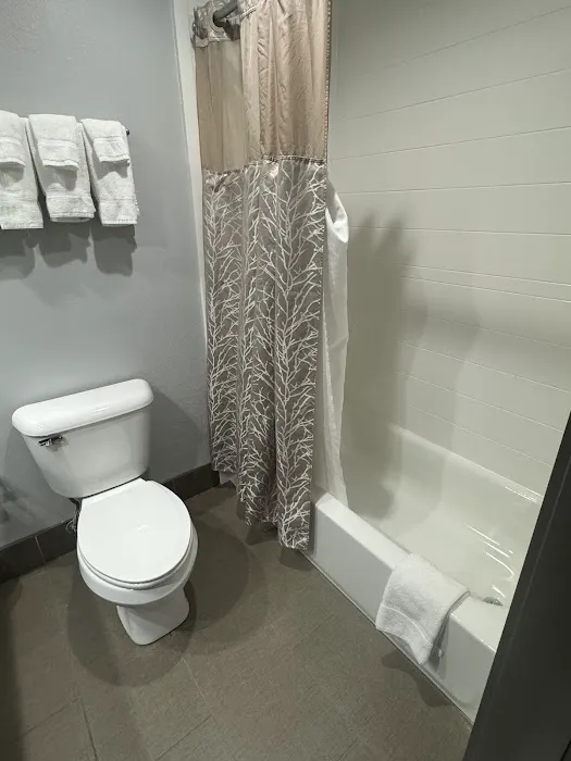 Brentwood Suites, Ascend Hotel Collection 5