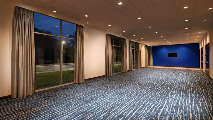 GLō Best Western Nashville Airport 4