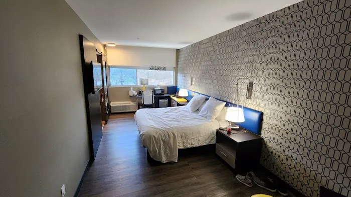 GLō Best Western Nashville Airport 4