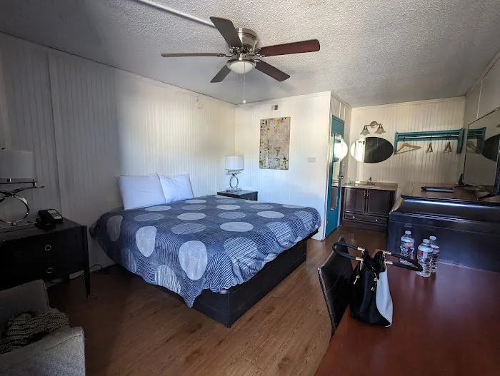 Rodeway Inn 4