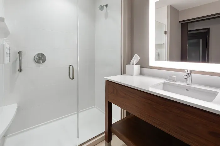 Hampton Inn by Hilton Nashville Airport Century Place 4