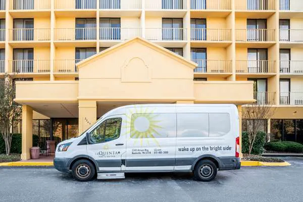 La Quinta Inn & Suites by Wyndham Nashville Airport/Opryland 5