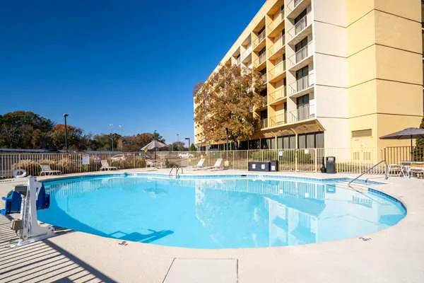 La Quinta Inn & Suites by Wyndham Nashville Airport/Opryland 5