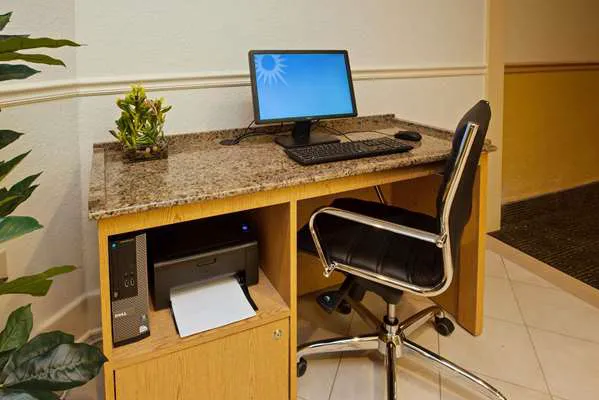 La Quinta Inn & Suites by Wyndham Nashville Airport/Opryland 5