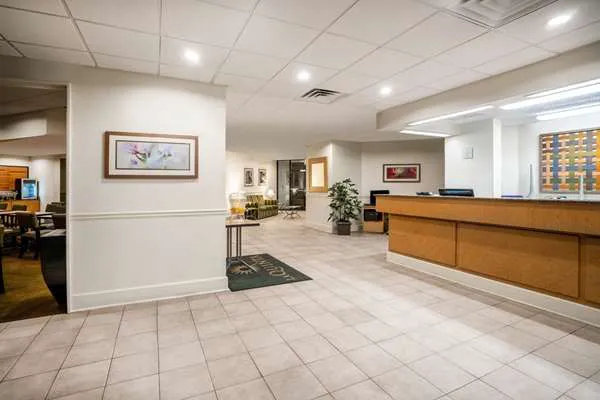 La Quinta Inn & Suites by Wyndham Nashville Airport/Opryland 5