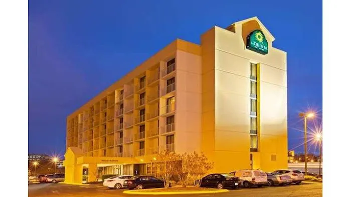 La Quinta Inn & Suites by Wyndham Nashville Airport/Opryland 5