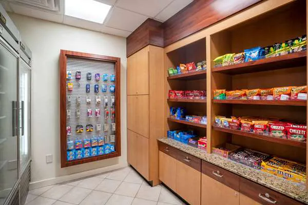 La Quinta Inn & Suites by Wyndham Nashville Airport/Opryland 5