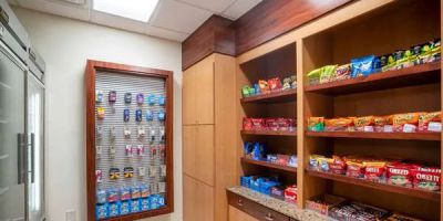 La Quinta Inn & Suites by Wyndham Nashville Airport/Opryland