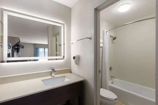 Baymont by Wyndham Nashville 5