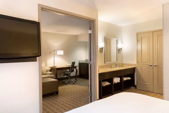DoubleTree Suites by Hilton Hotel Nashville Airport 5