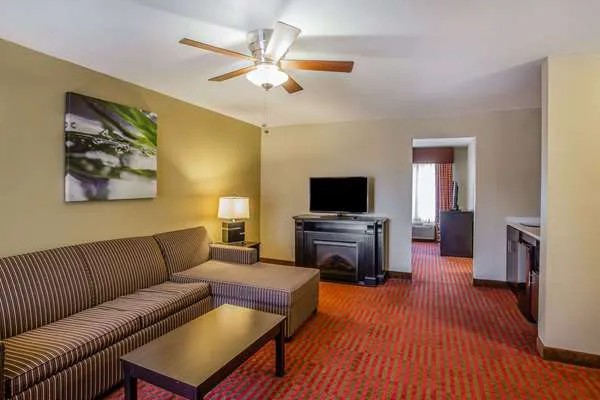 Quality Suites Nashville Airport 4