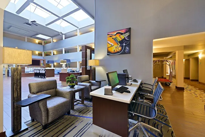 Quality Suites Nashville Airport 4