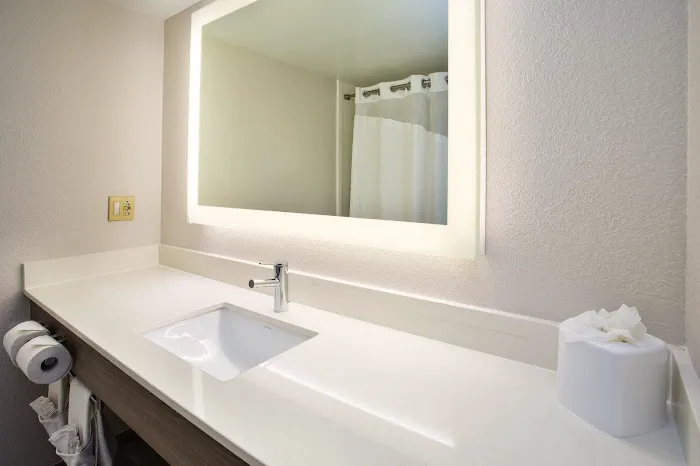 Holiday Inn Express Nashville Airport by IHG 5