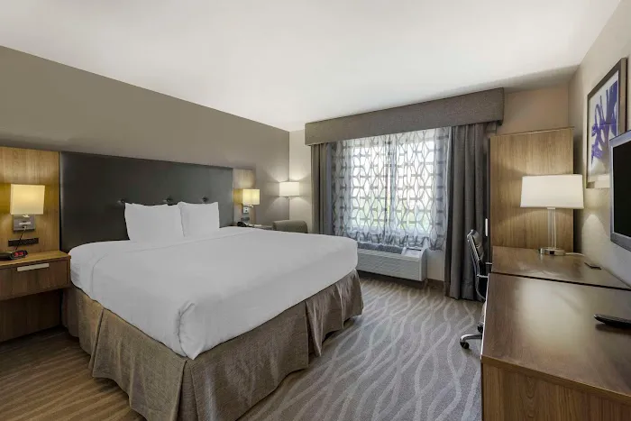 Best Western Plus Nashville Airport Hotel 5