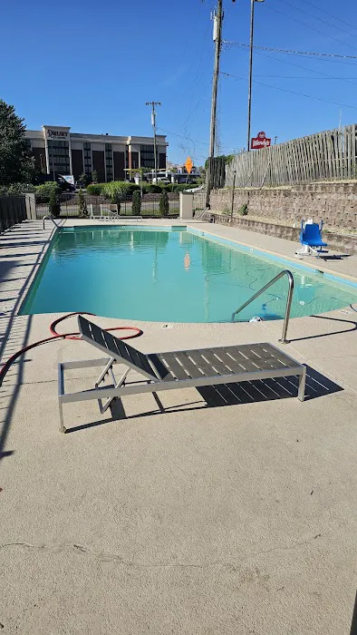 La Quinta Inn & Suites by Wyndham Nashville Airport 5