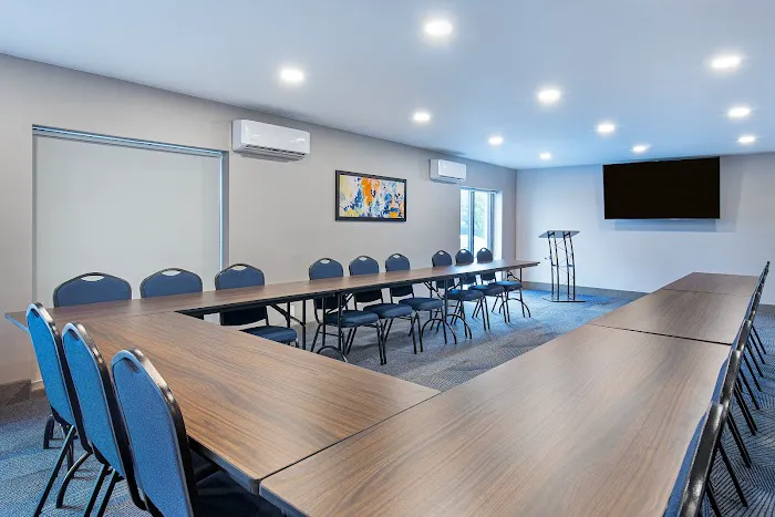 La Quinta Inn & Suites by Wyndham Nashville Airport 5
