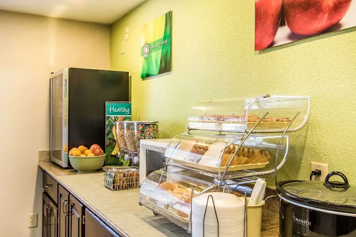 Quality Inn & Suites 4