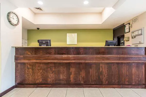 Quality Inn & Suites 4